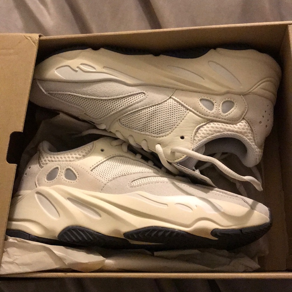 Yeezy boost 700